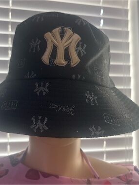 MLB Black Bucket Hat with Cream NY Logo #glitter logo